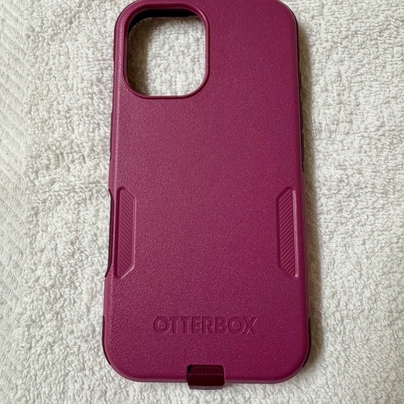 OtterBox Magenta Commuter Series Phone Case for iPhone 16 - Picture 2 of 6